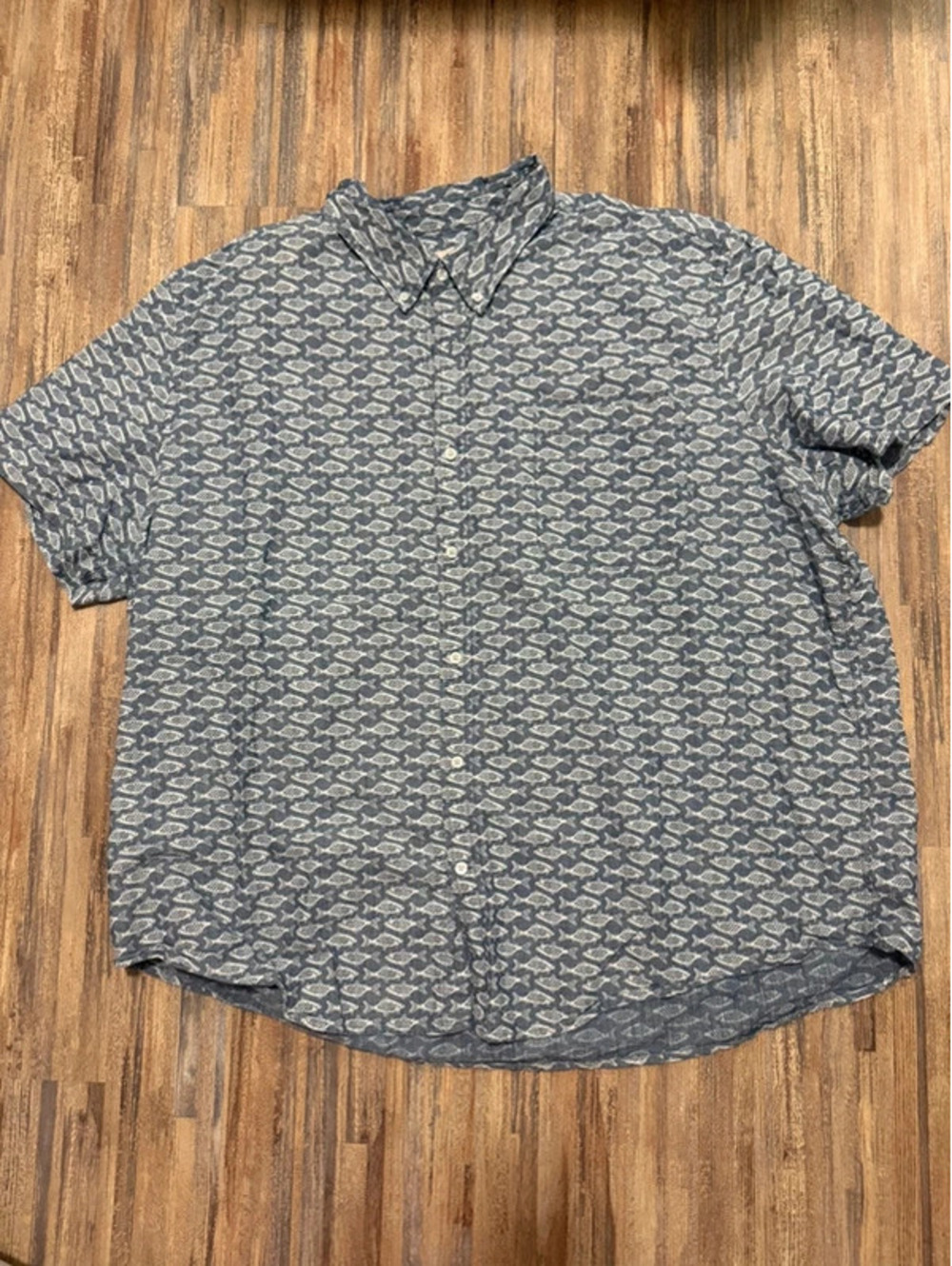 St. John’s bay fish short sleeve button up size 3XL